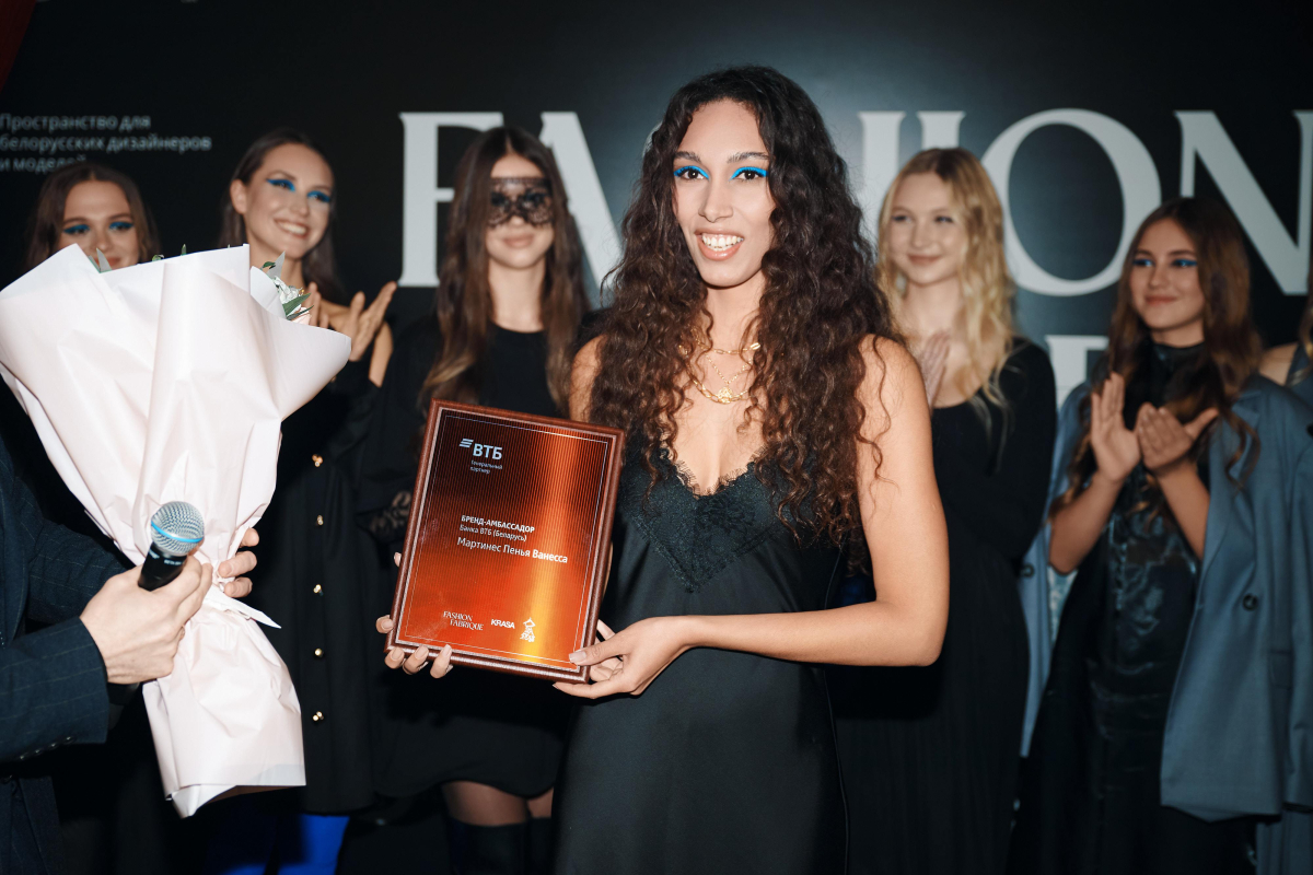 Fashion Fabrique 2.0: более 500 гостей на премьере коллекции «АСАБЛІВАЯ» Fashion Fabrique 2.0: более 500 гостей на премьере коллекции «АСАБЛІВАЯ»